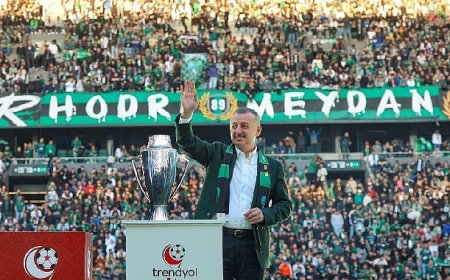 Büyükakın, hem Kocaelispor’u, hem de taraftarı kutladı