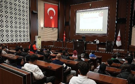 Keçiören Belediyesi’nde staj yapan öğrencilere oryantasyon eğitimi verildi