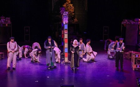 “Eşeğin Gölgesi” Bakırköy’de Görkemli Gala İle Sahnelendi