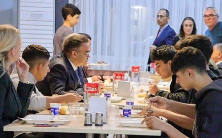 İl milli Eğitim Müdürü Dr Ömer Yahşi pansiyonda Öğrencilerin Sofrasına Konuk Oldu