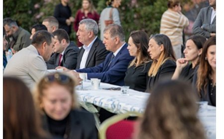 Başkan Tugay, Onur Günay’ın hayır yemeğine katıldı
