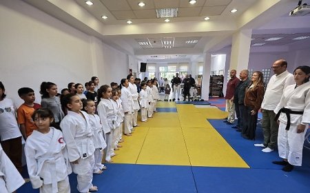 Geleceğin judocuları Konak’ta yetişiyor: Sarı kuşaklar Başkan Mutlu’dan