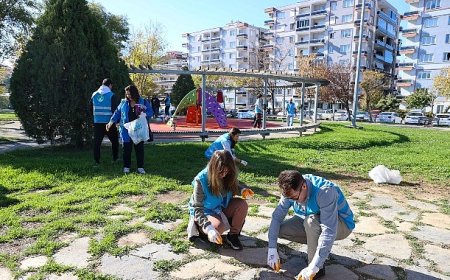 İzmirli gönüllüler el ele vererek doğa için temizlediler
