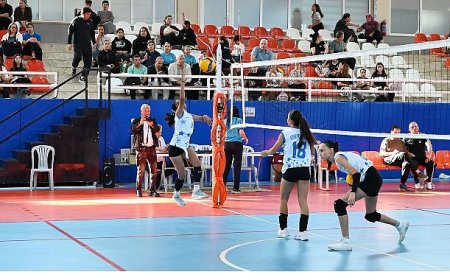 Kemer Belediye voleybolcuları büyük alkış topladı