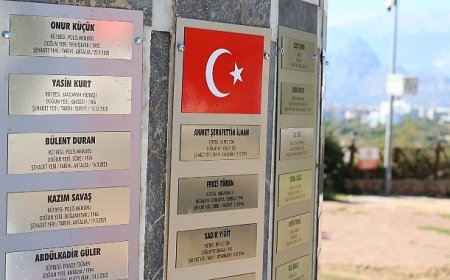 Antalya Büyükşehir Belediyesi’nde şehitlere saygı