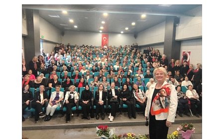 Kadınlar, Atatürk’ü sevdiği şarkılarla andı