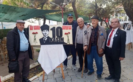 Kadir Elmaz’dan Atatürk temalı karakalem sergisi