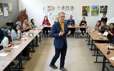 Ressam Cemal Toy, renklerin şifasını Kocaeli’ye taşıdı