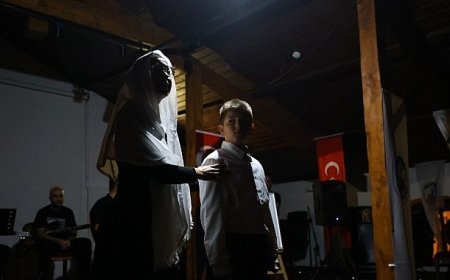 Atatürk, Efes Selçuk’ta Şarkılar ve Şiirlerle Anıldı