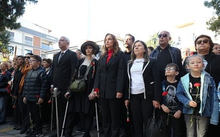 Karşıyaka tek yürek oldu, Ata’ya selam durdu!