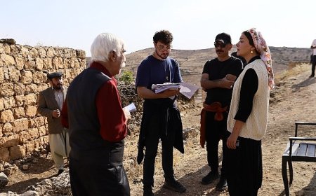 Komedi türünde yılın iddialı filmlerinden Damat Mektebi’nin çekimleri başladı.