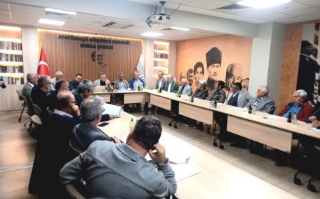 ADD Bursa: Cumhuriyeti ve devrimi her gün anıyoruz, koruyacağız