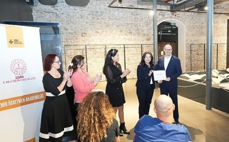 İzmir Öğretmen Akademileri Kapsamında ”Felsefe ve Düşünce Akademisi” Gerçekleştirildi