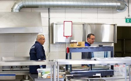 Narlıdere Belediyesi Zabıta ekiplerinden okul kantinlerine sıkı denetim