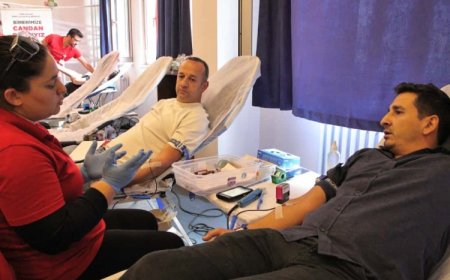 İzmir’de 10 okulda eş zamanlı kan bağışı