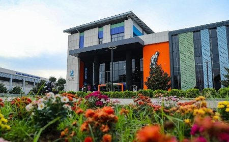 Aliağa Belediyesi’nin Yüzme Tesisleri İzmir’de Zirveye Oynuyor