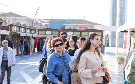 Osmangazi Kitap Fuarı’na İlgi Artarak Devam Ediyor