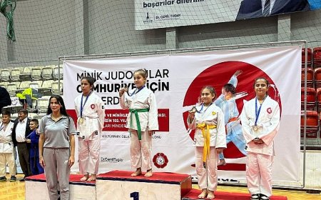 Konak’ın judo takımı ilk turnuvadan madalyalarla döndü