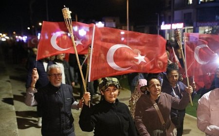 Güzelbahçe’de 102. Yıl coşkusu Kortej ve Konserle Kutlandı