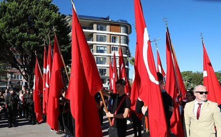 Edremit’te Cumhuriyet’in 102. Yılı Coşkuyla Kutlandı