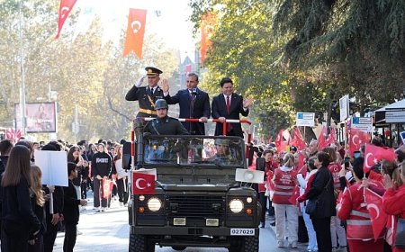 Kadıköy’de Cumhuriyet Yürüyüşü Öncesi Renkli Görüntüler