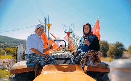 Başkan Hatice Gençay, Cumhuriyet Bayramı Dolayısıyla Düzenlenen Akköy Cumhuriyet Konvoyuna Katıldı