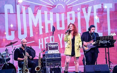 İzmir’de Cumhuriyet kutlamaları devam ediyor