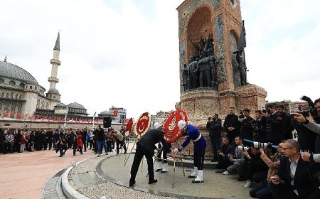 Taksim’de Cumhuriyet’in 102. Yıl Kutlaması