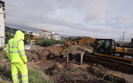 İzmir Büyükşehir Belediyesi ekipleri Bergama’da aşırı yağışlarla mücadele ediyor