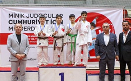 Minik sporcular Cumhuriyet için ter döktü