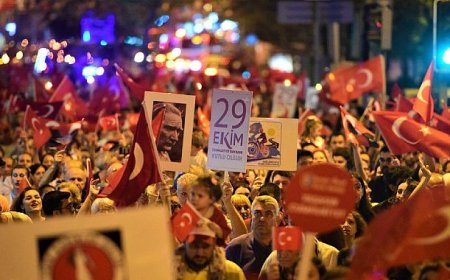 Bornova’da Cumhuriyet Bayramı’na coşkulu kutlama