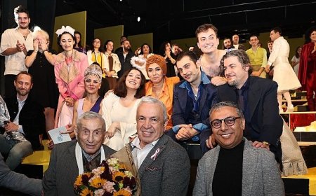 Nilüfer Kent Tiyatrosu’ndan “Lüküs Hayat” ile görkemli sezon açılışı