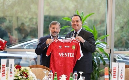 Başkan Besim Dutlulu ve Kadın Voleybol Takımından Vestel’e Ziyaret