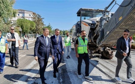 İzmir’in yollarında gece gündüz asfalt çalışması