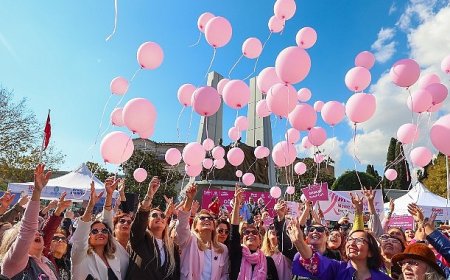 Meme Kanseri Farkındalığı İçin Bakırköy’de Gökyüzüne Pembe Balonlar Uçuruldu