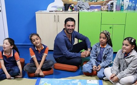 TEGV Gönüllü Elçisi oyuncu Ozan Akbaba, TEGV Mardin Midyat Öğrenim Birimi’nde çocuklarla buluştu