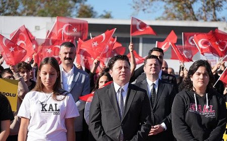Kadıköy’de, 29 Ekim Kutlamaları Meşale Yakma Töreni ile Başladı