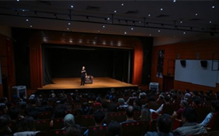 Tahsin Hasoğlu’ndan İZKİTAP’ta kahkaha dolu gece