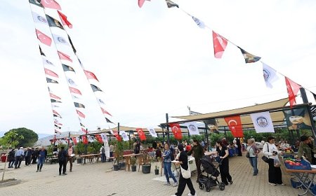 Efes Tarlası Yaşam Köyü’nde Üretici Pazarı açıldı