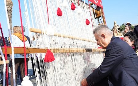 Cumhuriyetimizin 102. Yılı İzmir’de Coşkuyla Kutlanıyor