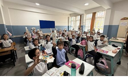 Kitap Fuarının Habercisi Kumbaralar Öğrencilere Dağıtıldı