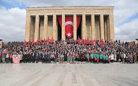 Başkan Özarslan ve Binlerce Keçiörenli Anıtkabir’de Ata’nın Huzurunda