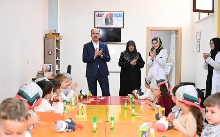 Başkan Altay Filistin Duyarlılığı İle Dikkat Çeken Minik Öğrencileri Ziyaret Etti