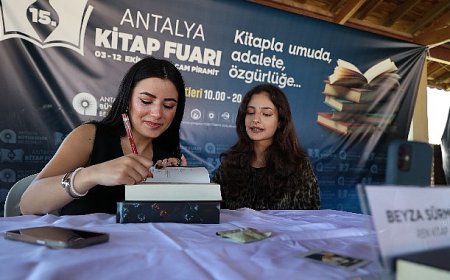 Antalya Kitap Fuarı’nda hafta sonu yoğunluğu yaşandı 