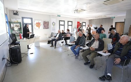 Efes Selçuk’ta üreticilere “Ücretsiz Toprak Analizi Eğitimi” verildi