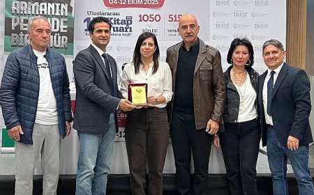 Körfez’in eski oyuncusu Orhan Ak, Kitap Fuarı’nda açıkladı;  “Kocaelispor sayesinde var oldum”