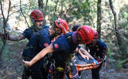 İzmir İtfaiyesi’nden Balçova Terapi Ormanları’nda kurtarma operasyonu