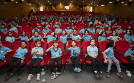 Mersin’de perdeler çocuklar için açıldı