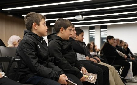 Çocuk kitap yazarları, “Çocuklarınızı prizden çekin” dedi ve ekledi;  “Teknoloji değil, hayal büyütür”