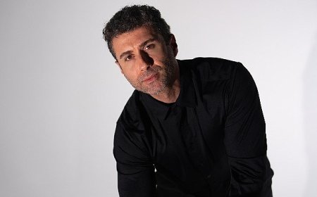 Eser Çakarcı sessizliğini ‘Ay Sende Mi?’ ile bozdu!